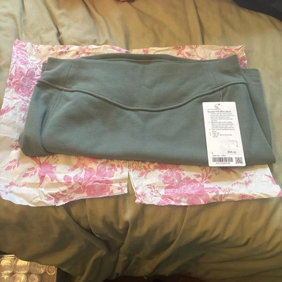 NWT Lululemon Scuba High Rise Mini Skirt Size Large Grey Eucalyptus - Picture 5 of 6